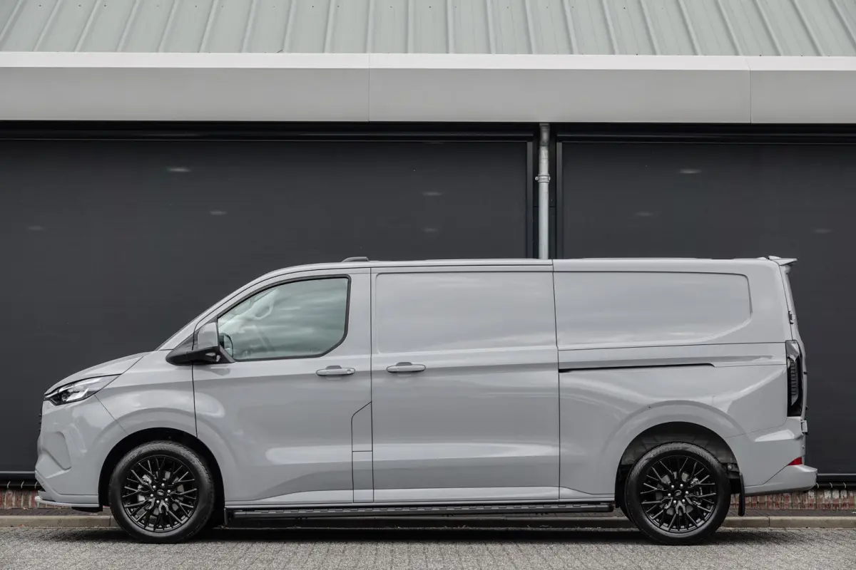 L2H1 2.5PHEV 233Pk Aut. | Limited | Plug-In Hybrid | 360° Camera | 2x Schuifdeur | Spoilerpack | 19'' | Grey Matter