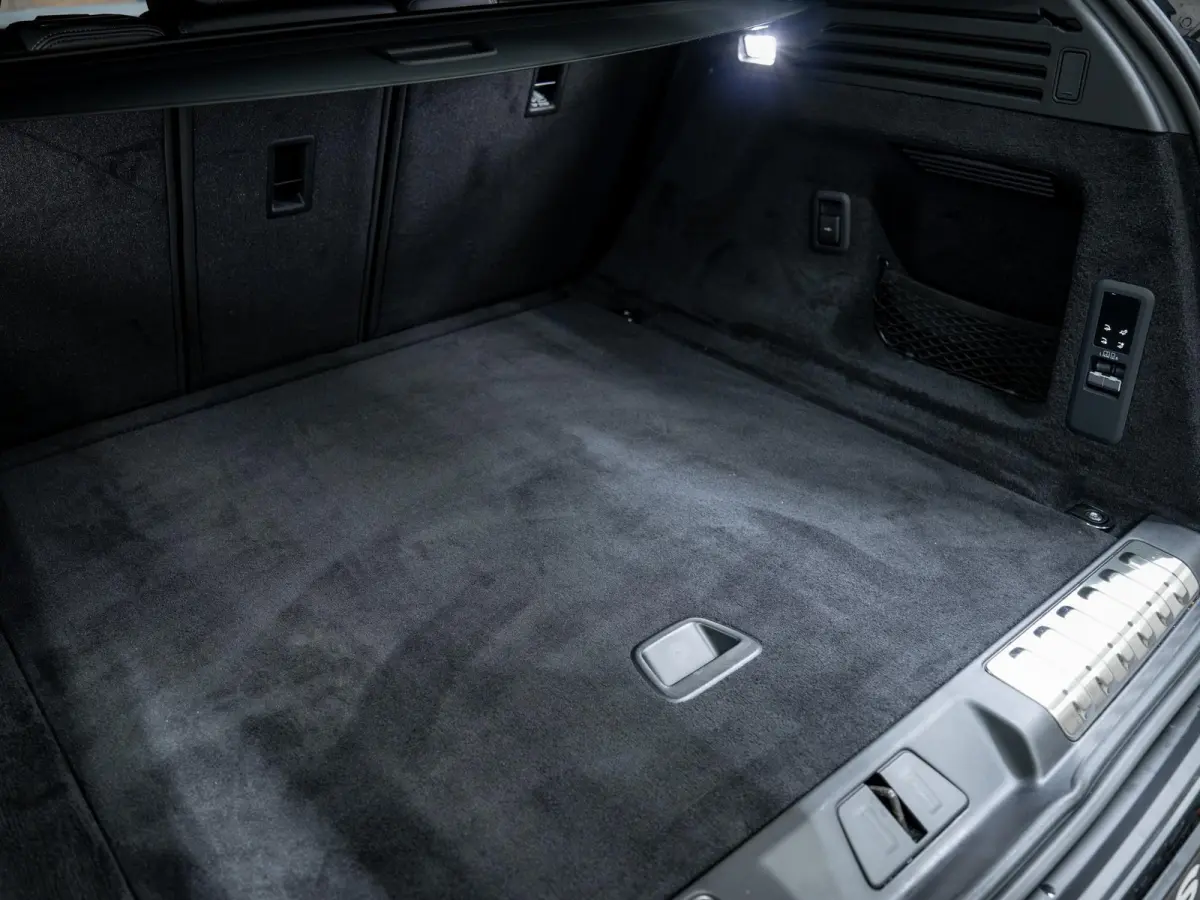 3.0 P550e Autobiography Edition PHEV | Trekhaak | Koelbox | Vierwielbest. | Massage |