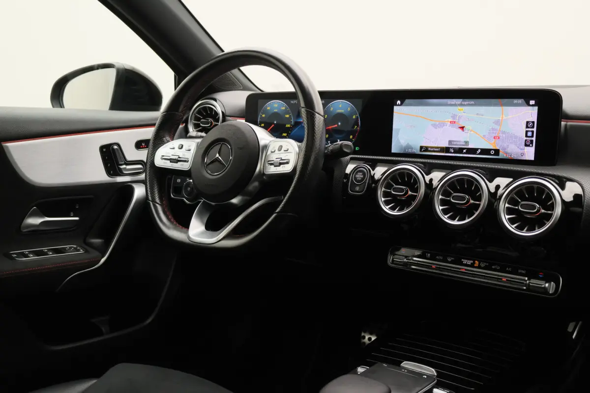 180 Business Solution AMG Panoramadak, Memory-Stoelen, Camera, Virtual Cockpit, Sfeerverlichting, LED, 18''