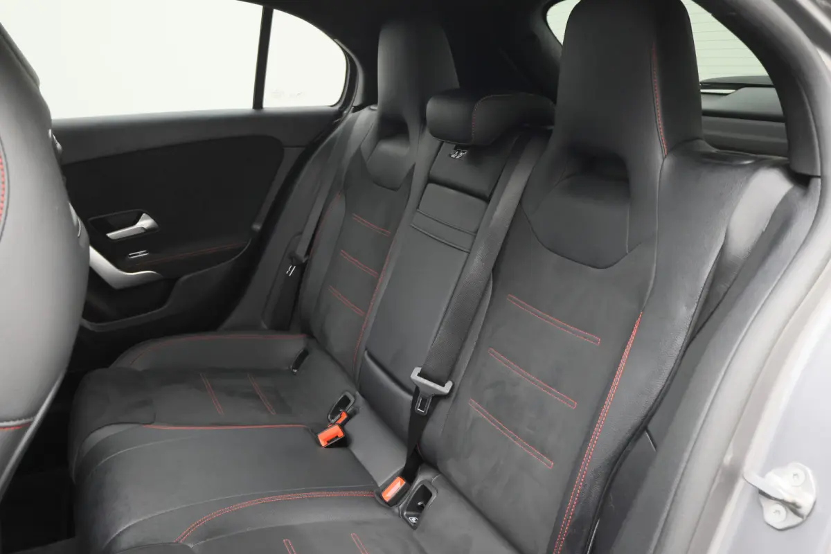 180 Business Solution AMG Panoramadak, Memory-Stoelen, Camera, Virtual Cockpit, Sfeerverlichting, LED, 18''
