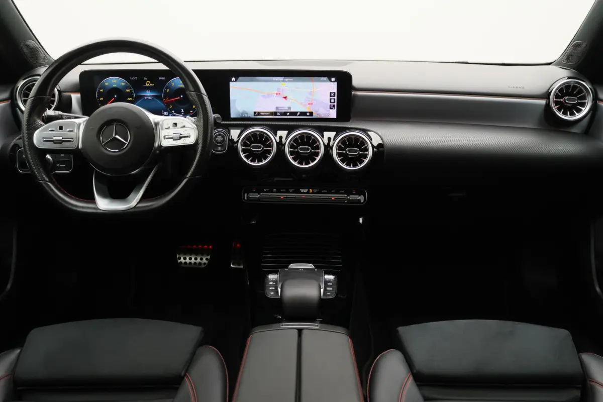 180 Business Solution AMG Panoramadak, Memory-Stoelen, Camera, Virtual Cockpit, Sfeerverlichting, LED, 18''