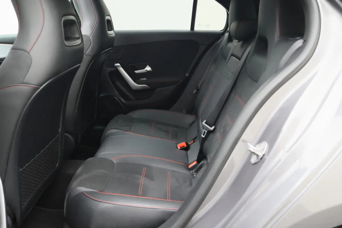 180 Business Solution AMG Panoramadak, Memory-Stoelen, Camera, Virtual Cockpit, Sfeerverlichting, LED, 18''