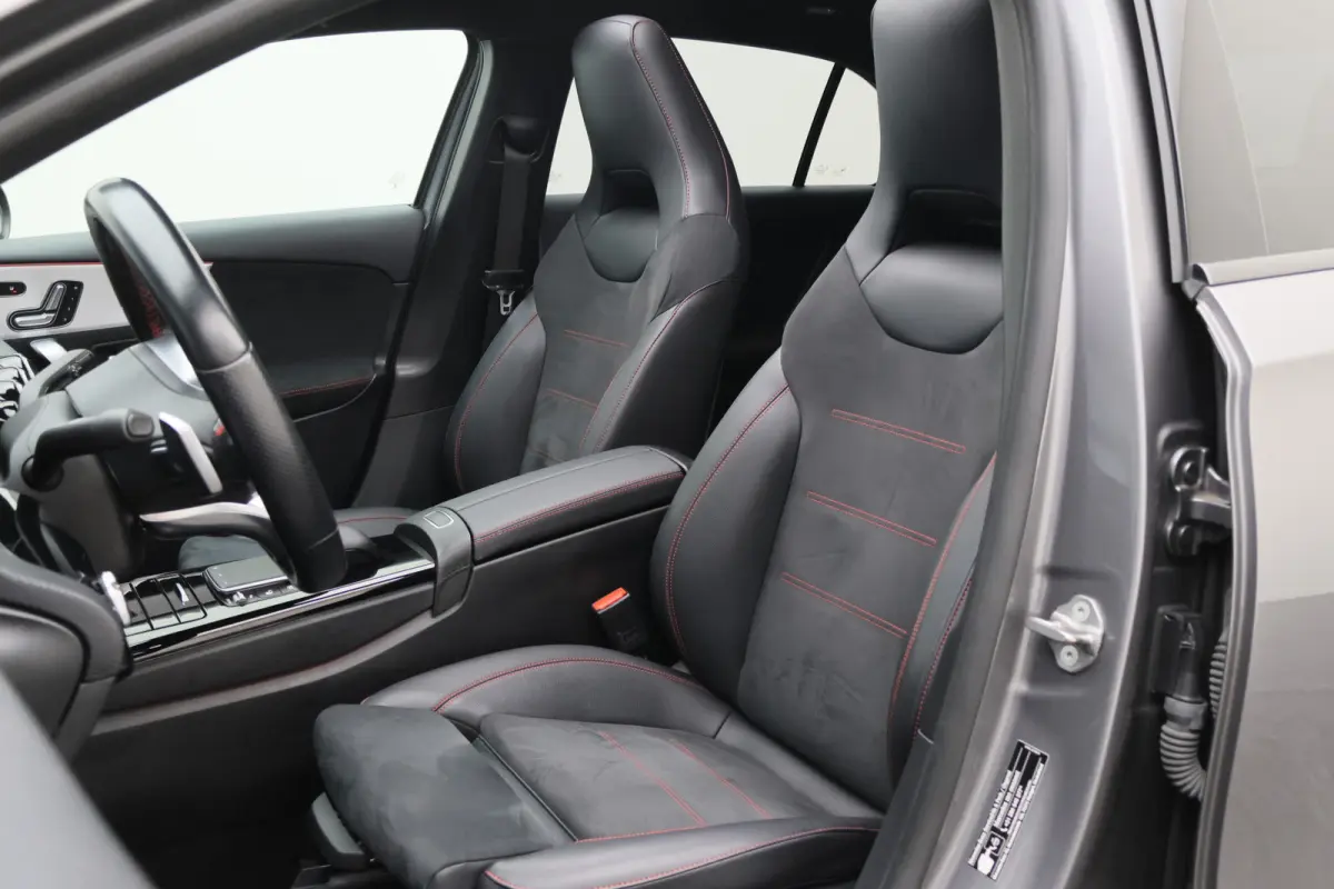 180 Business Solution AMG Panoramadak, Memory-Stoelen, Camera, Virtual Cockpit, Sfeerverlichting, LED, 18''