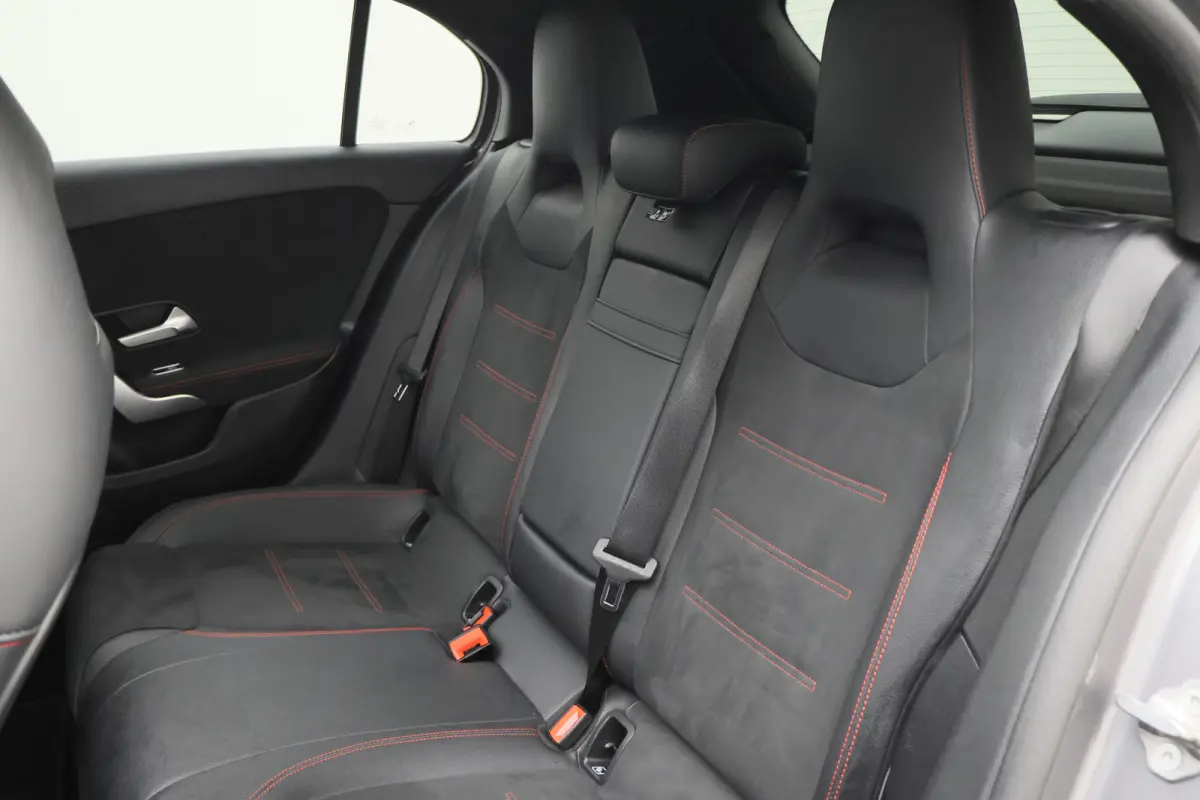 180 Business Solution AMG Panoramadak, Memory-Stoelen, Camera, Virtual Cockpit, Sfeerverlichting, LED, 18''