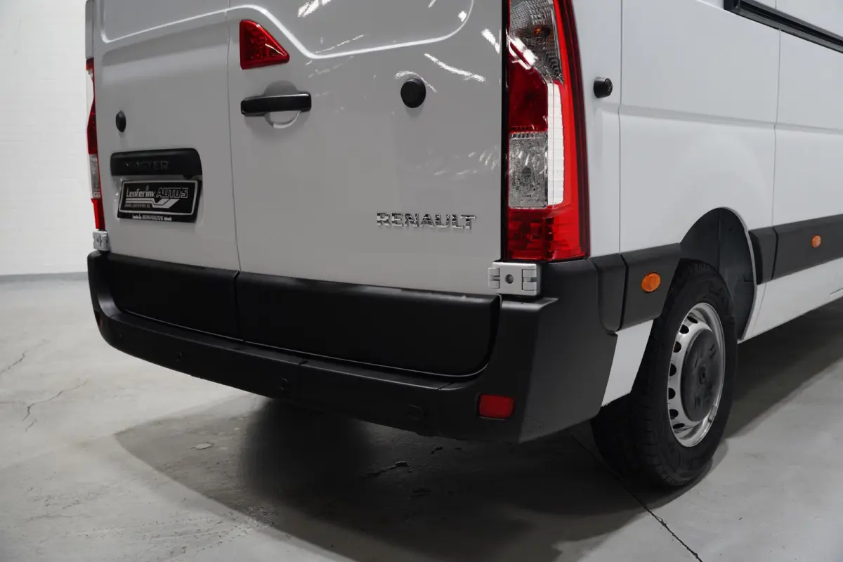 2.3 DCI 135 pk L3H2 Navi, Camera, Laadruimte Pakket, PDC V+A, 270 Graden Deuren, Smartphone Lader, 3-Zits, Nieuw