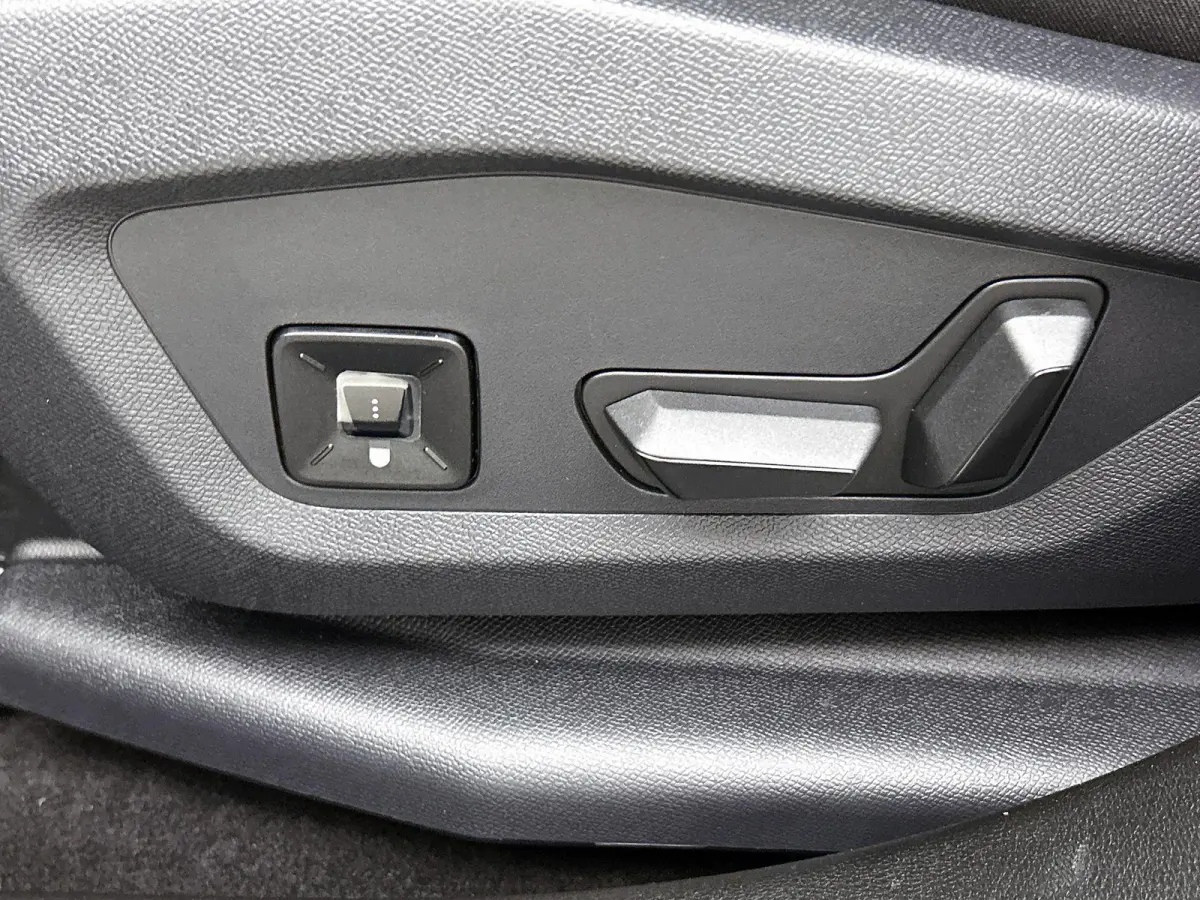 1.6 e-Hybrid Plug-In First Edition Panorama dak | 360 Camera | massagestoelen + ventilatie + verwarming