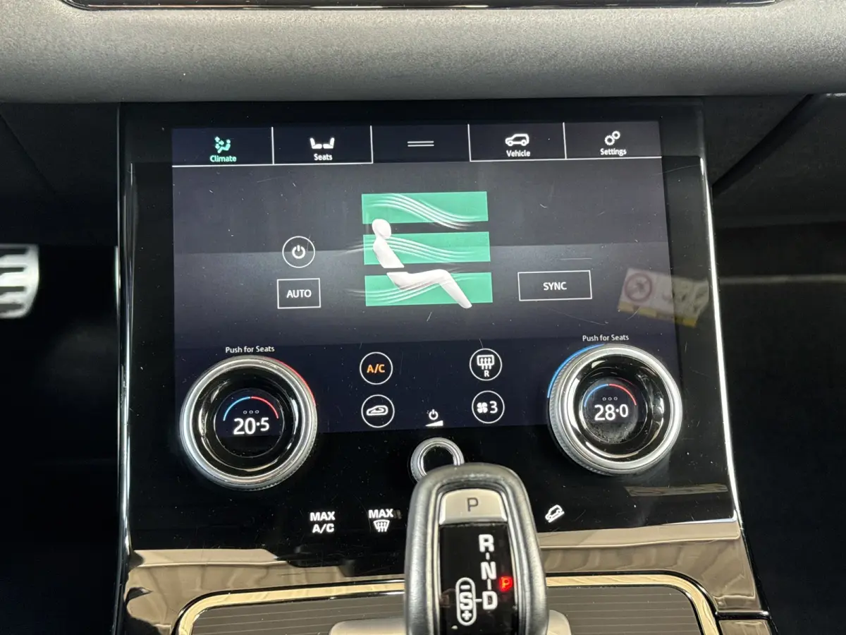 2.0 P200 AWD R-Dynamic HSE 2x Memory Carplay Camera Panorama All season banden