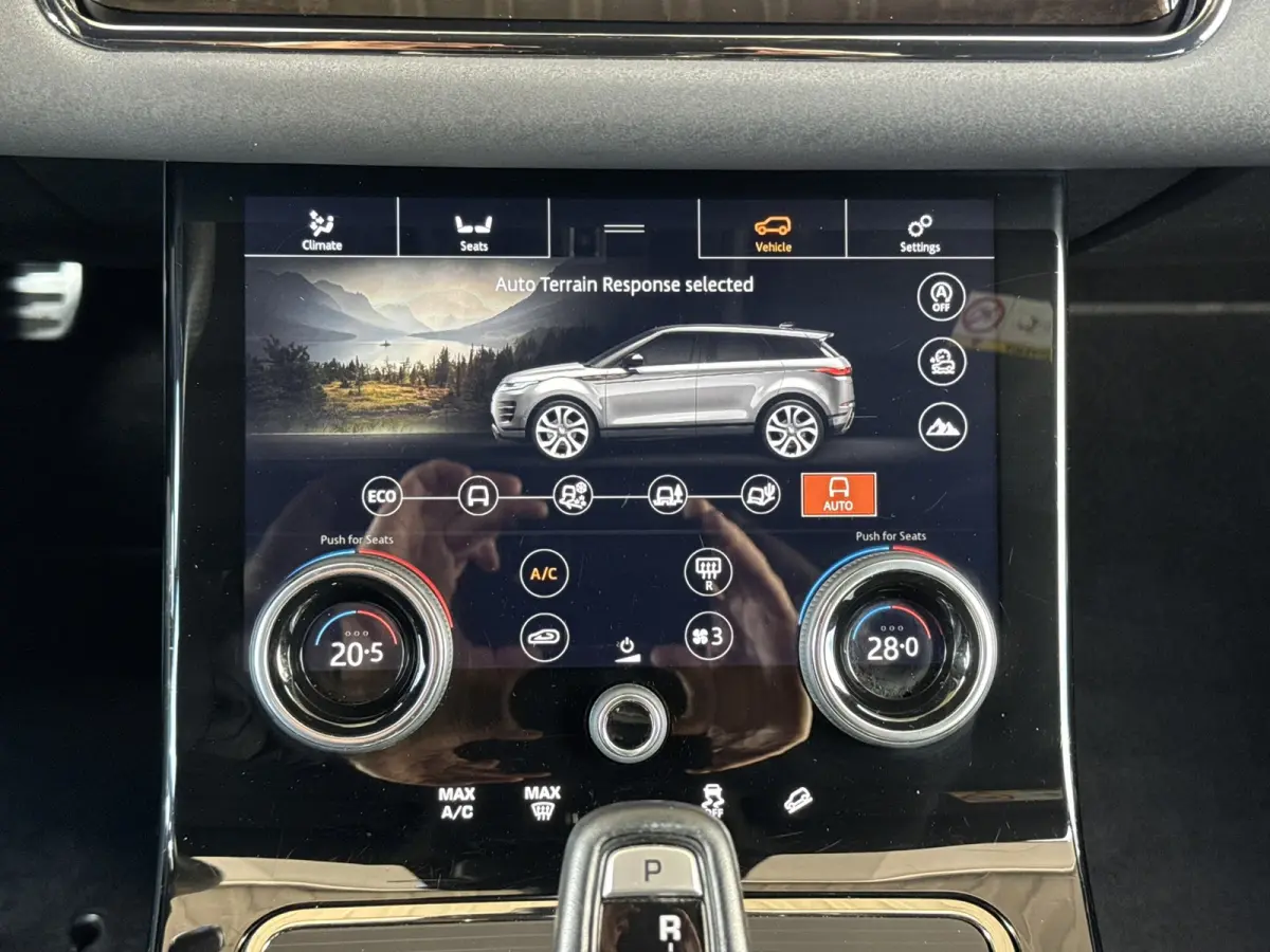 2.0 P200 AWD R-Dynamic HSE 2x Memory Carplay Camera Panorama All season banden