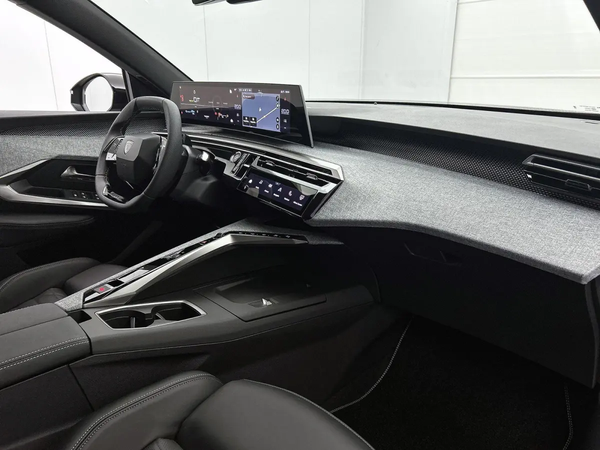 1.6 plug-in Hybrid 225pk GT Exclusive | DEMO deal! | Lederen bekleding | Panoramisch schuif kanteldak | Elektrische achterklep | Complete uitvoering |