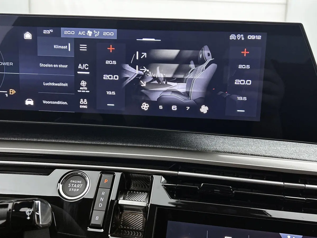 1.6 plug-in Hybrid 225pk GT Exclusive | DEMO deal! | Lederen bekleding | Panoramisch schuif kanteldak | Elektrische achterklep | Complete uitvoering |