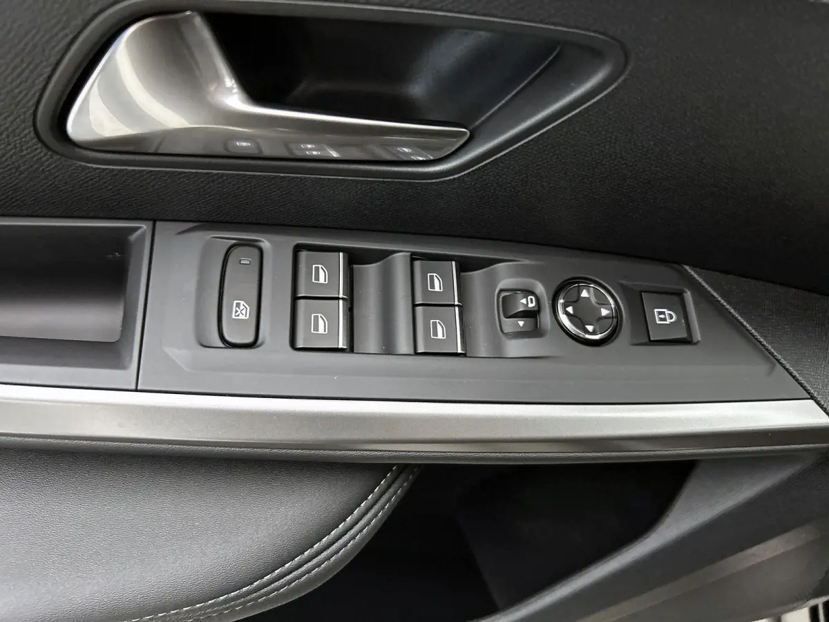 1.6 plug-in Hybrid 225pk GT Exclusive | DEMO deal! | Lederen bekleding | Panoramisch schuif kanteldak | Elektrische achterklep | Complete uitvoering |
