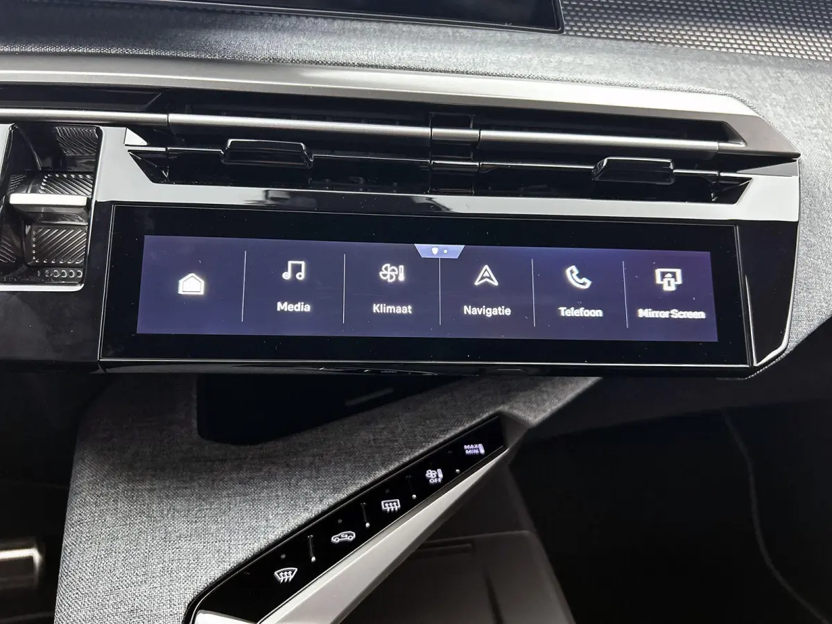 1.6 plug-in Hybrid 225pk GT Exclusive | DEMO deal! | Lederen bekleding | Panoramisch schuif kanteldak | Elektrische achterklep | Complete uitvoering |