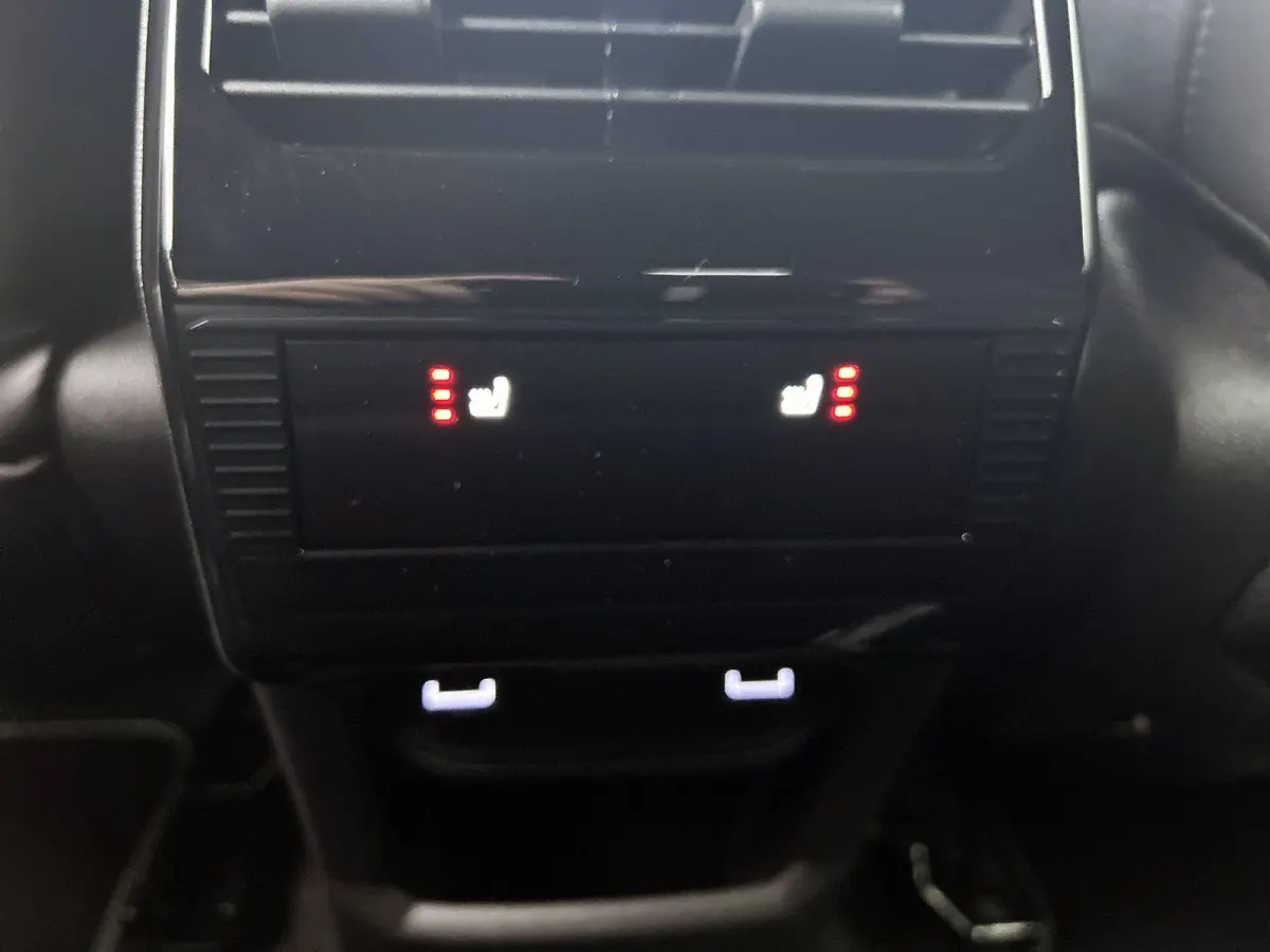 1.6 plug-in Hybrid 225pk GT Exclusive | DEMO deal! | Lederen bekleding | Panoramisch schuif kanteldak | Elektrische achterklep | Complete uitvoering |