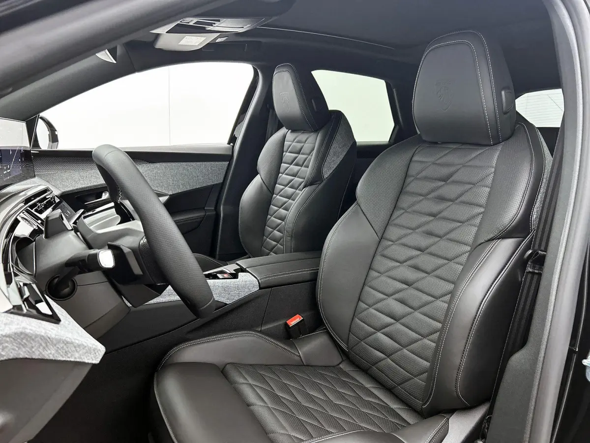1.6 plug-in Hybrid 225pk GT Exclusive | DEMO deal! | Lederen bekleding | Panoramisch schuif kanteldak | Elektrische achterklep | Complete uitvoering |