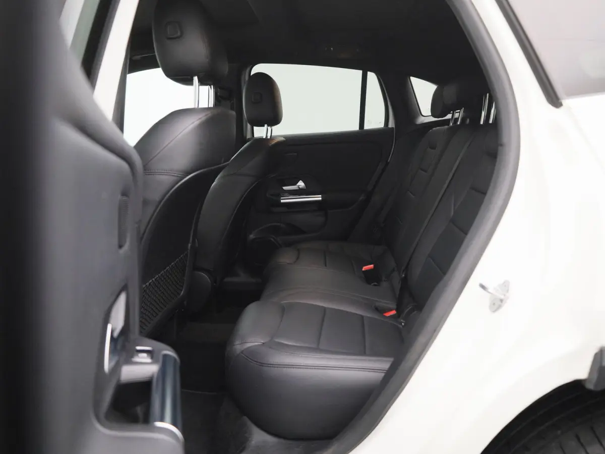 250 e Business Solution AMG Limited | Automaat | Panorama dak | Focal audio | Sfeer verlichting | Apple carplay / Android auto | Virtual cockpit | Camera | Navigatie | Stoel verwarming | DAB