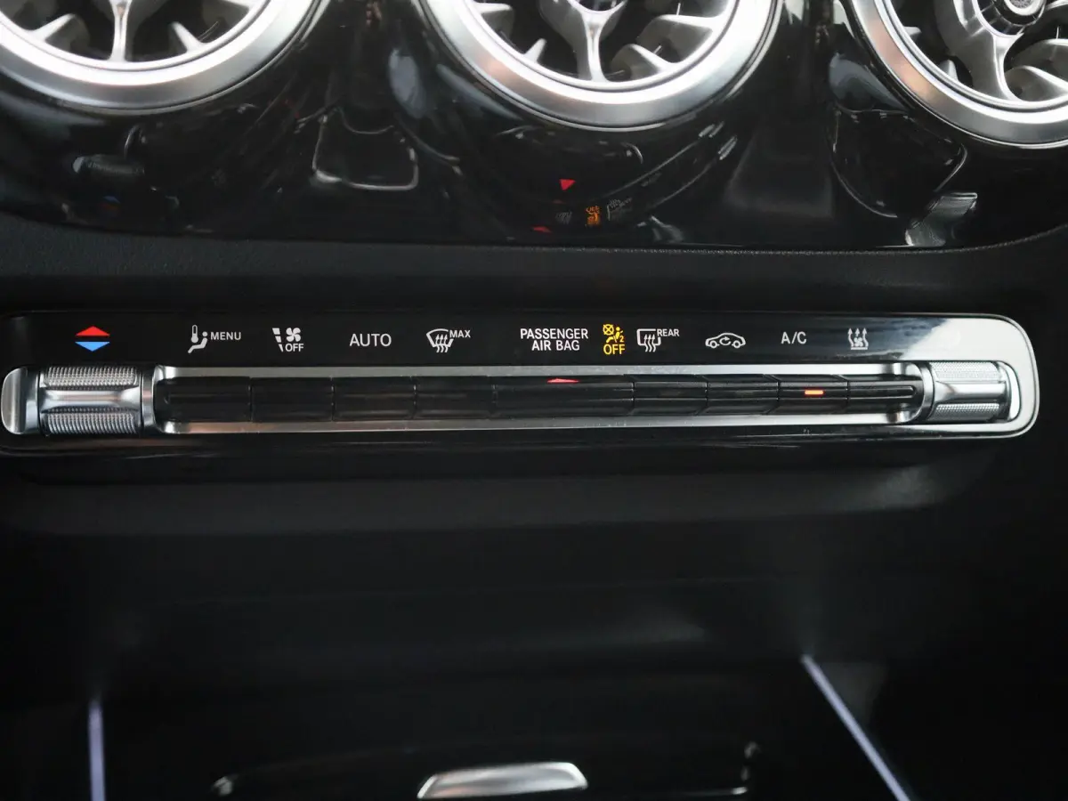 250 e Business Solution AMG Limited | Automaat | Panorama dak | Focal audio | Sfeer verlichting | Apple carplay / Android auto | Virtual cockpit | Camera | Navigatie | Stoel verwarming | DAB