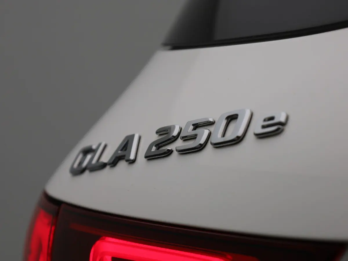 250 e Business Solution AMG Limited | Automaat | Panorama dak | Focal audio | Sfeer verlichting | Apple carplay / Android auto | Virtual cockpit | Camera | Navigatie | Stoel verwarming | DAB