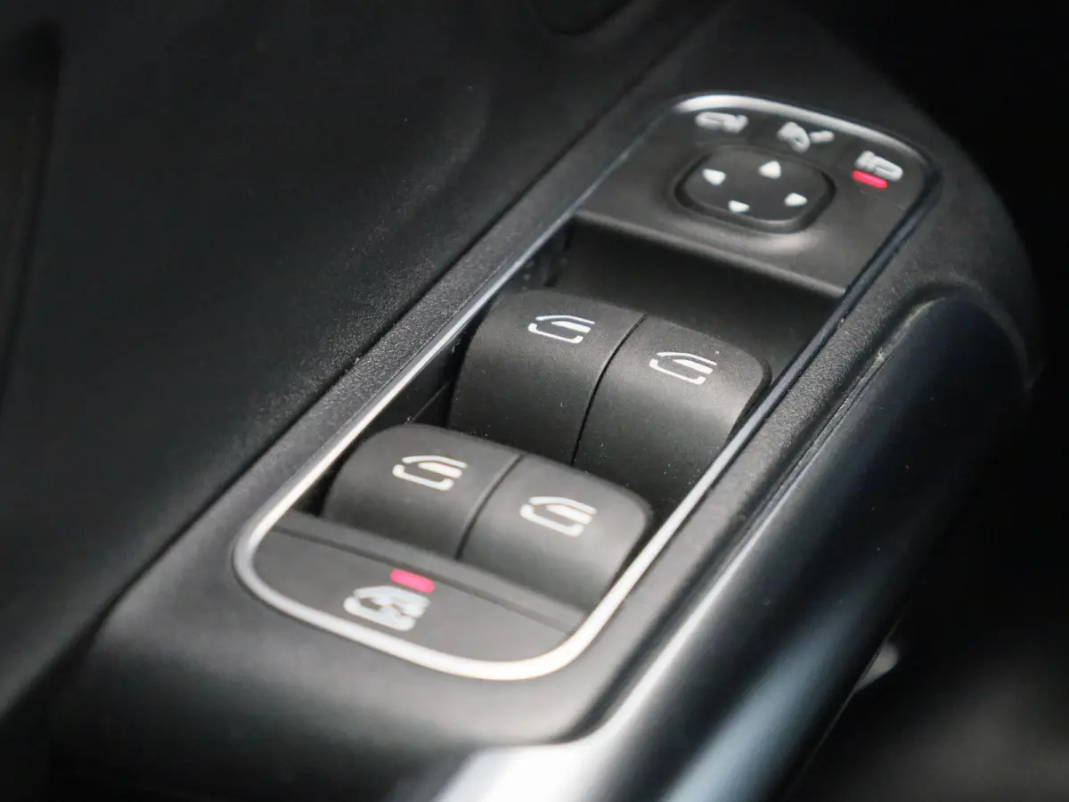 250 e Business Solution AMG Limited | Automaat | Panorama dak | Focal audio | Sfeer verlichting | Apple carplay / Android auto | Virtual cockpit | Camera | Navigatie | Stoel verwarming | DAB
