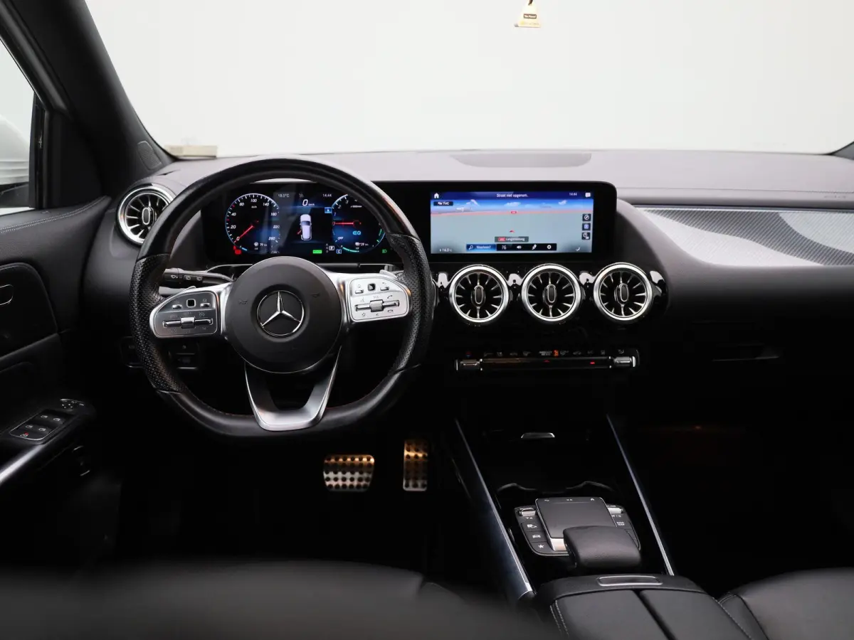 250 e Business Solution AMG Limited | Automaat | Panorama dak | Focal audio | Sfeer verlichting | Apple carplay / Android auto | Virtual cockpit | Camera | Navigatie | Stoel verwarming | DAB