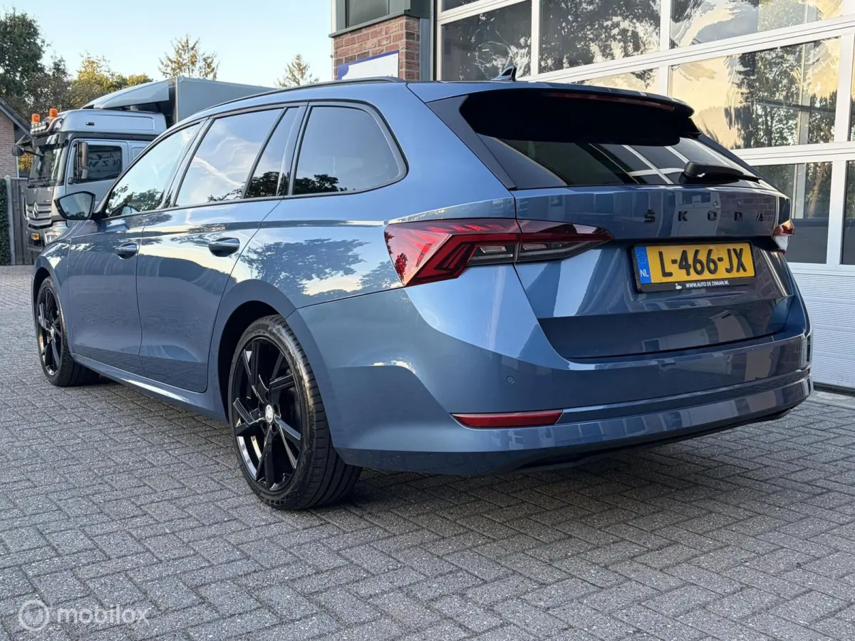 1.0 TSI Sport Business|Wegklapbare Trekhaak|18 inch|Zwarte Hemel|Sportstoelen|Sfeerverlichting.