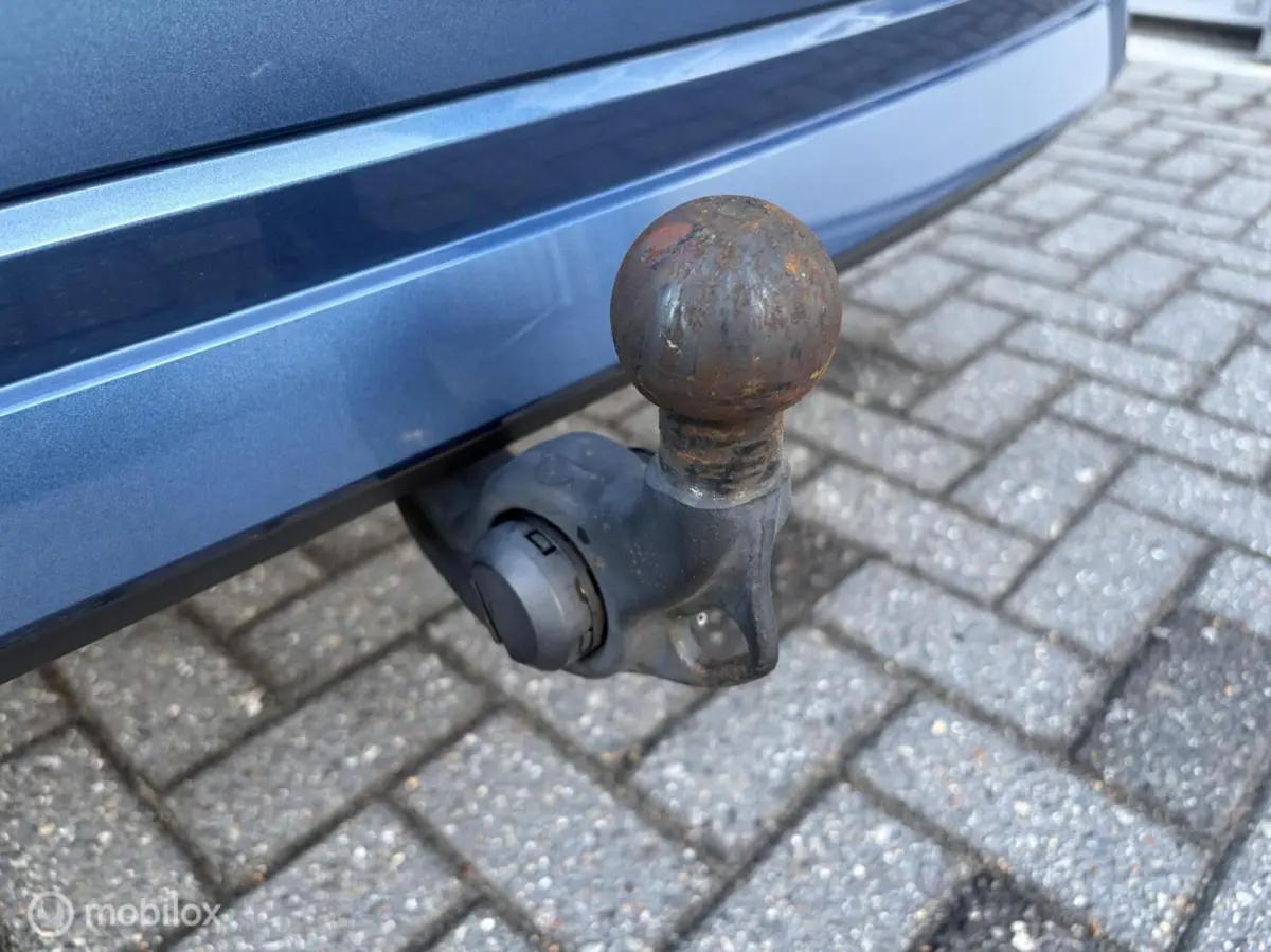 1.0 TSI Sport Business|Wegklapbare Trekhaak|18 inch|Zwarte Hemel|Sportstoelen|Sfeerverlichting.