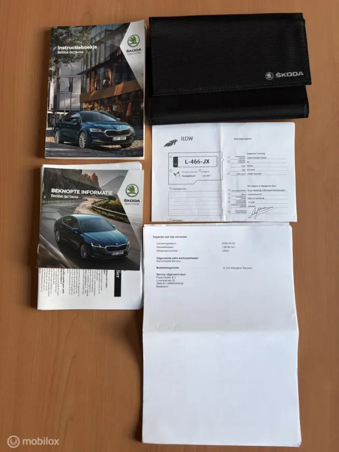 1.0 TSI Sport Business|Wegklapbare Trekhaak|18 inch|Zwarte Hemel|Sportstoelen|Sfeerverlichting.