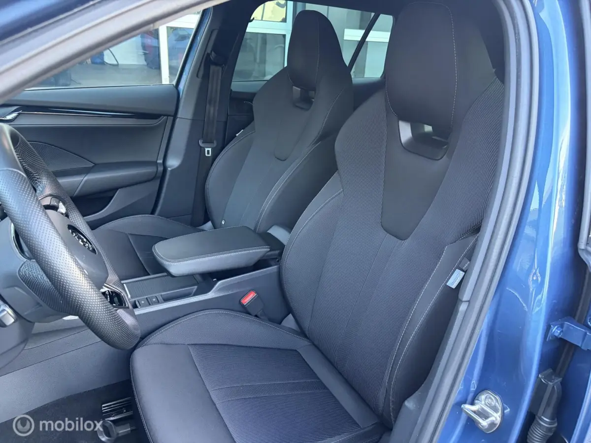 1.0 TSI Sport Business|Wegklapbare Trekhaak|18 inch|Zwarte Hemel|Sportstoelen|Sfeerverlichting.