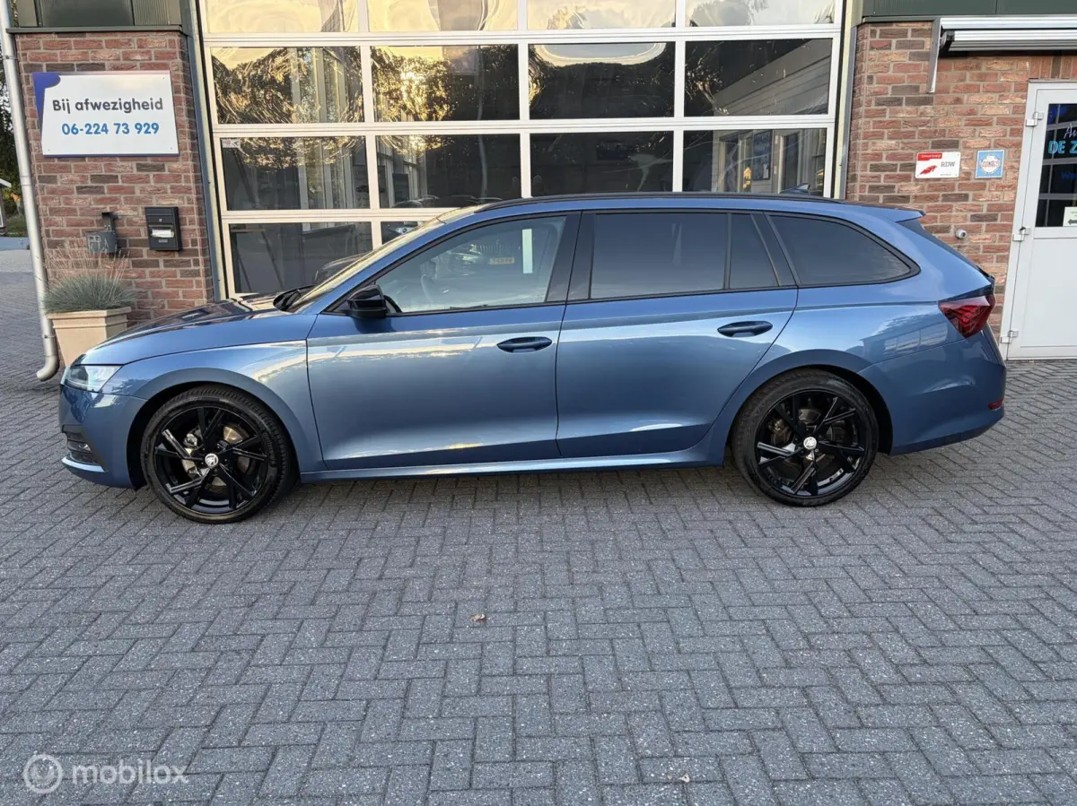 1.0 TSI Sport Business|Wegklapbare Trekhaak|18 inch|Zwarte Hemel|Sportstoelen|Sfeerverlichting.