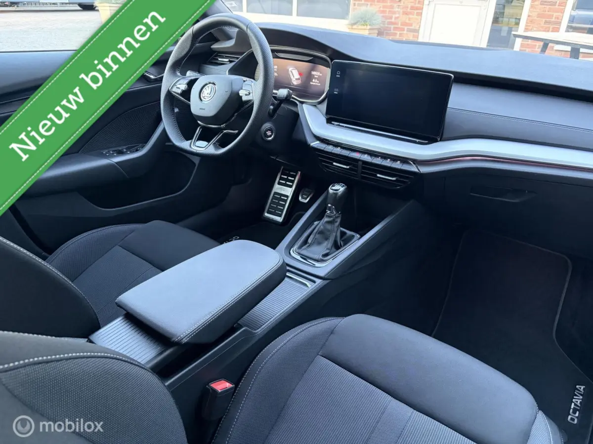 1.0 TSI Sport Business|Wegklapbare Trekhaak|18 inch|Zwarte Hemel|Sportstoelen|Sfeerverlichting.