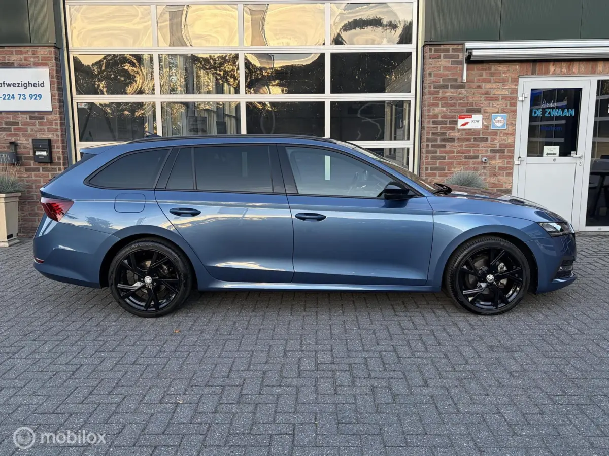 1.0 TSI Sport Business|Wegklapbare Trekhaak|18 inch|Zwarte Hemel|Sportstoelen|Sfeerverlichting.