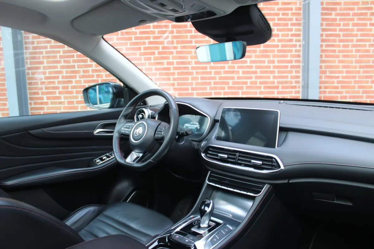 1.5 TGDI Luxury | Panorama dak | Cruise Control adap. | Lederen bekleding | Carplay/Android/Navi |