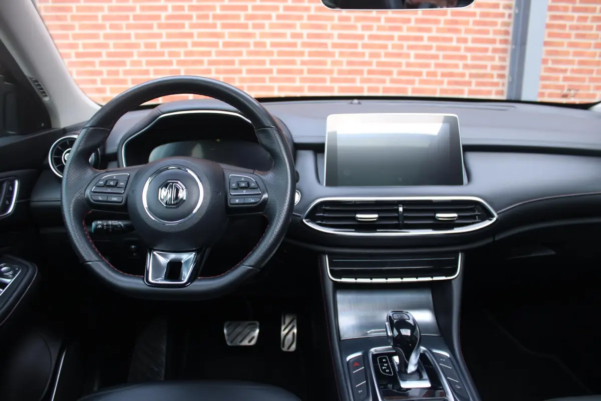 1.5 TGDI Luxury | Panorama dak | Cruise Control adap. | Lederen bekleding | Carplay/Android/Navi |