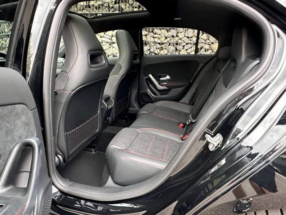 250 e AMG ** HIGH LED, NAVI+, PANO, CAMERA, KEYLESS, SPIEGEL, 19-inch LMV ** Nw - UNFALLFREI ** ** INFORMEER OOK NAAR ONZE AANTREKKELIJKE FINANCIAL-LEASE TARIEVEN **