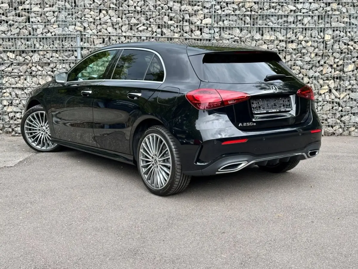 250 e AMG ** HIGH LED, NAVI+, PANO, CAMERA, KEYLESS, SPIEGEL, 19-inch LMV ** Nw - UNFALLFREI ** ** INFORMEER OOK NAAR ONZE AANTREKKELIJKE FINANCIAL-LEASE TARIEVEN **