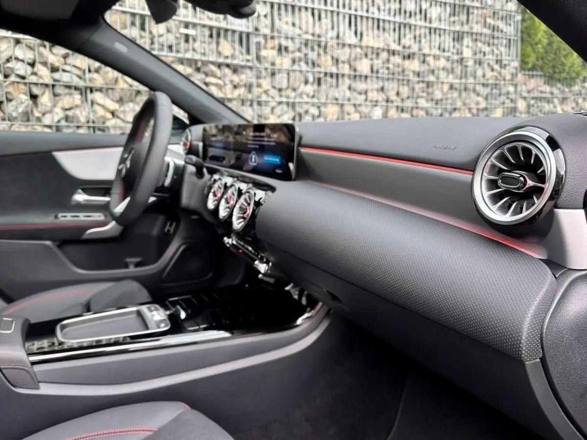 250 e AMG ** HIGH LED, NAVI+, PANO, CAMERA, KEYLESS, SPIEGEL, 19-inch LMV ** Nw - UNFALLFREI ** ** INFORMEER OOK NAAR ONZE AANTREKKELIJKE FINANCIAL-LEASE TARIEVEN **