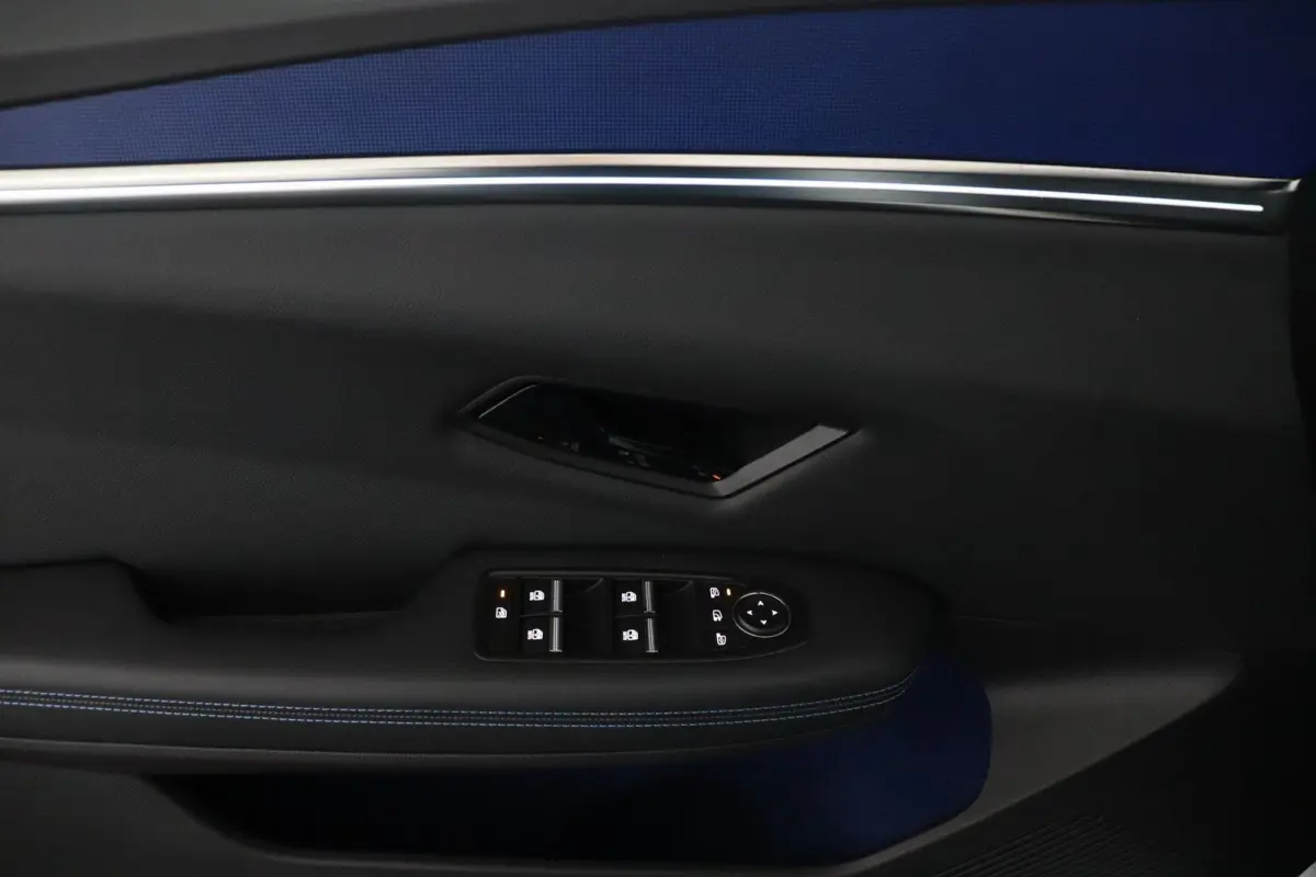 esprit Alpine 220 pk long range | Adaptieve Cruise Control | Achteruitrijcamera |