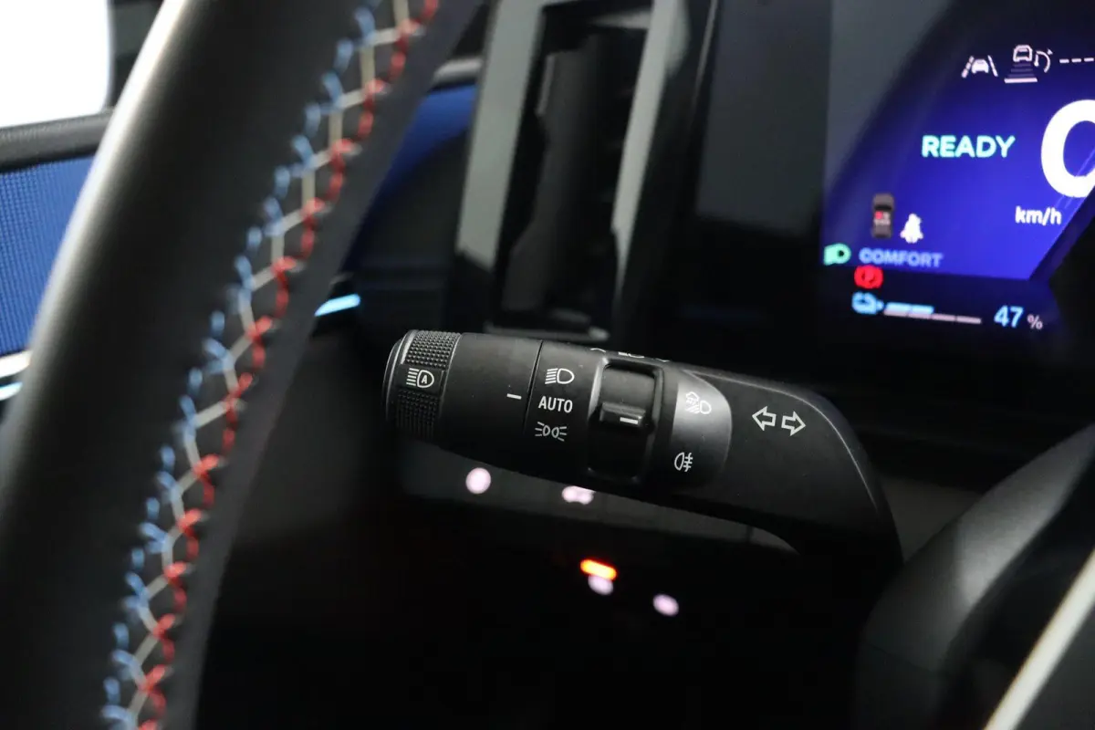 esprit Alpine 220 pk long range | Adaptieve Cruise Control | Achteruitrijcamera |