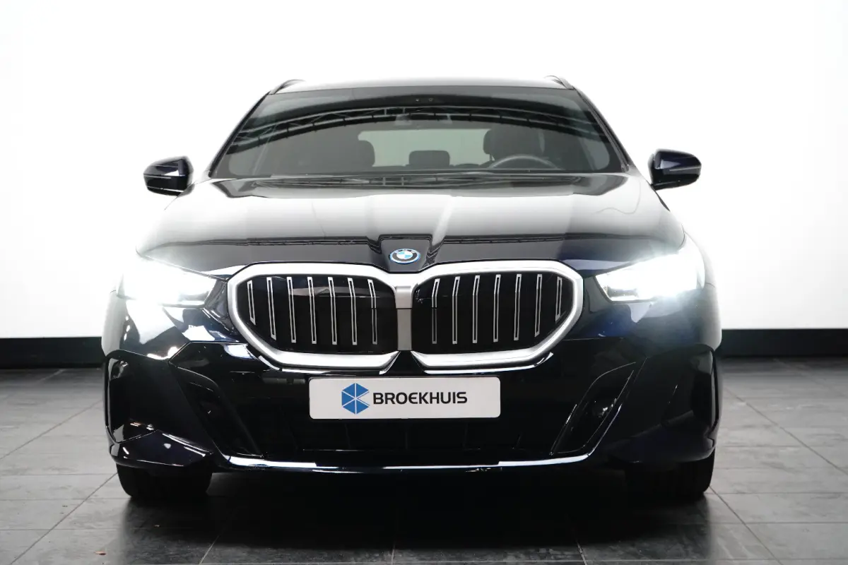 530e M Sport Edition | Harman/Kardon | Panoramadak | Memoryzetels | Luchtvering | LED | Sfeerverlichting | 360 Camera Clima | Keyless