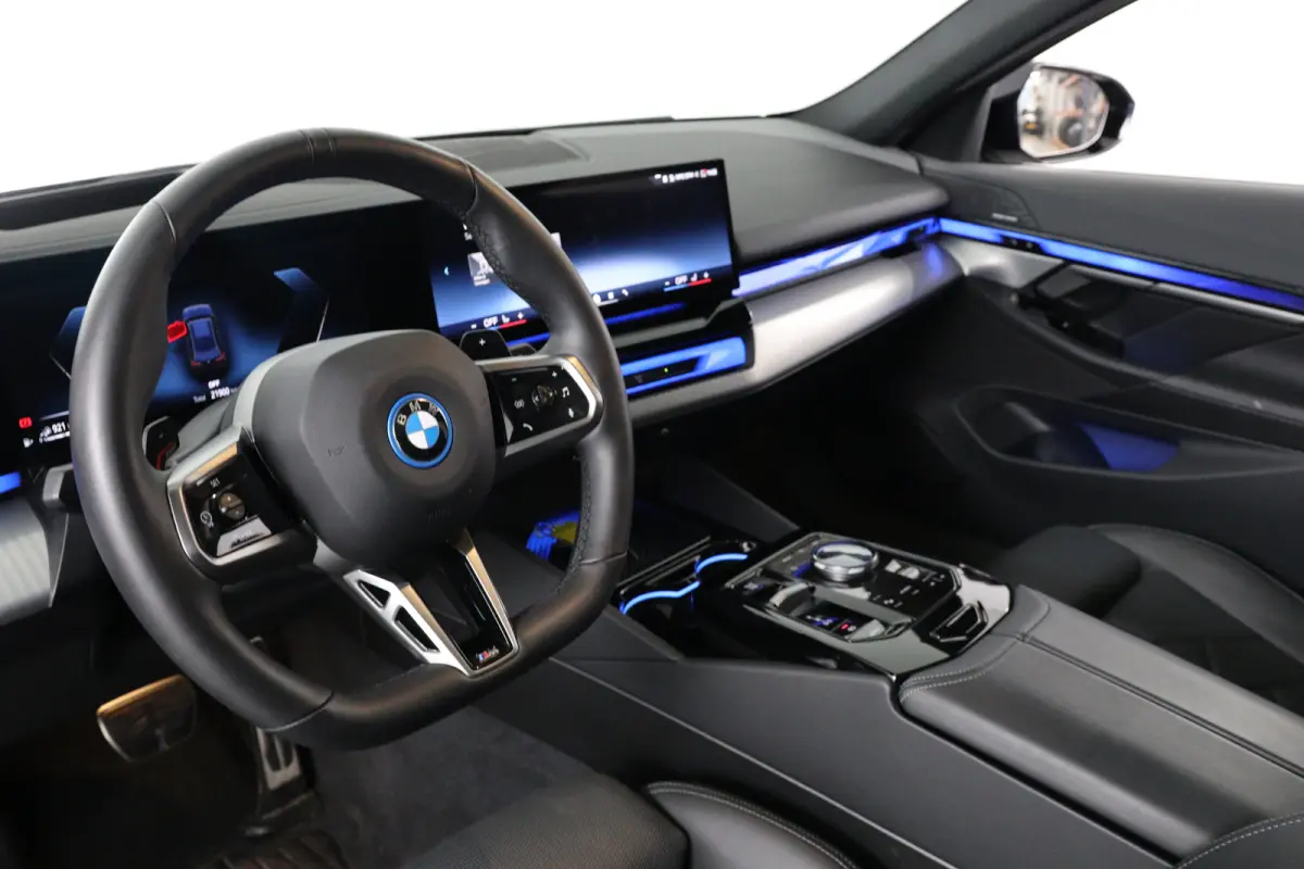530e M Sport Edition | Harman/Kardon | Panoramadak | Memoryzetels | Luchtvering | LED | Sfeerverlichting | 360 Camera Clima | Keyless