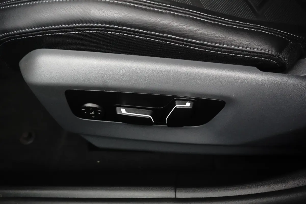 530e M Sport Edition | Harman/Kardon | Panoramadak | Memoryzetels | Luchtvering | LED | Sfeerverlichting | 360 Camera Clima | Keyless