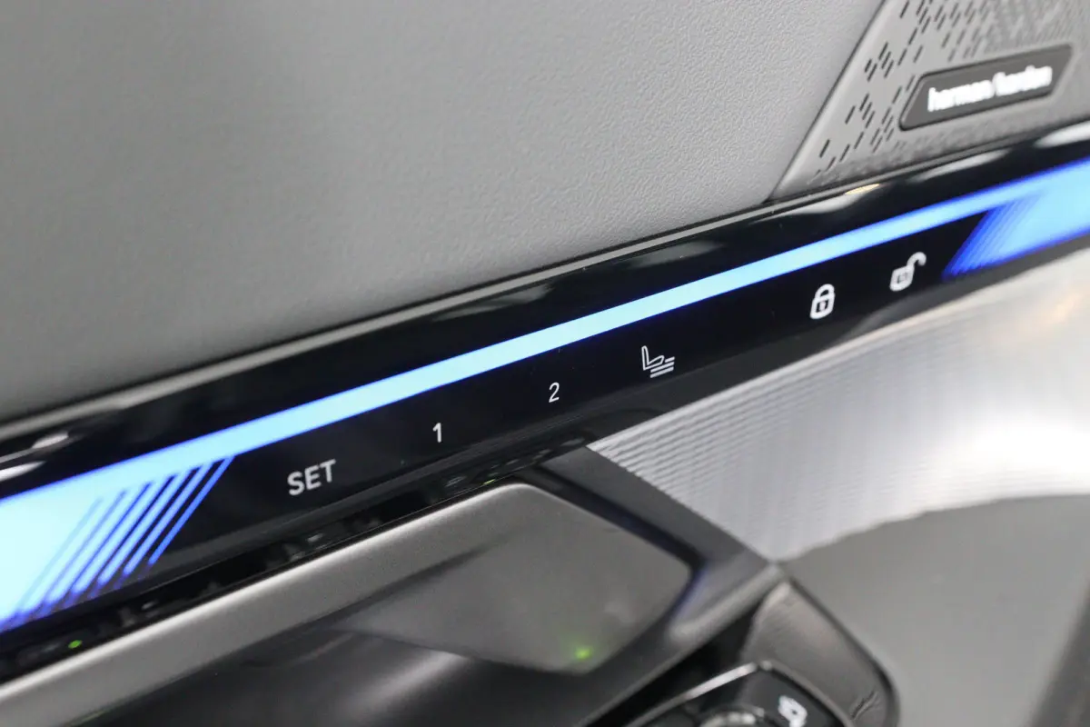 530e M Sport Edition | Harman/Kardon | Panoramadak | Memoryzetels | Luchtvering | LED | Sfeerverlichting | 360 Camera Clima | Keyless