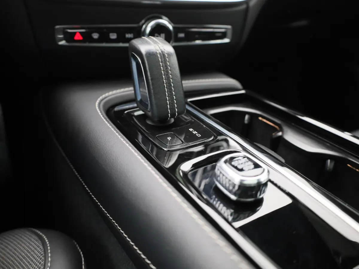 2.0 T8 Recharge AWD R-Design VERWACHT !! | PANORAMADAK | MEMORY | NAVIGATIE | CAMERA | TREKHAAK | STOELVERWARMING | LEDER | SPORSTOELEN | ELEKTRISCHE STOEL | 12 MAANDEN BOVAG GARANTIE |