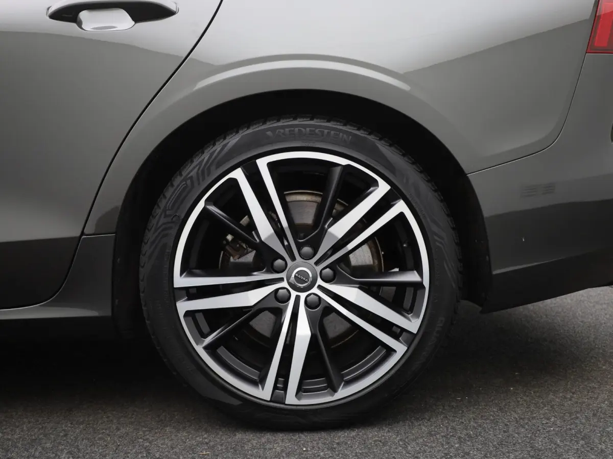 2.0 T8 Recharge AWD R-Design VERWACHT !! | PANORAMADAK | MEMORY | NAVIGATIE | CAMERA | TREKHAAK | STOELVERWARMING | LEDER | SPORSTOELEN | ELEKTRISCHE STOEL | 12 MAANDEN BOVAG GARANTIE |