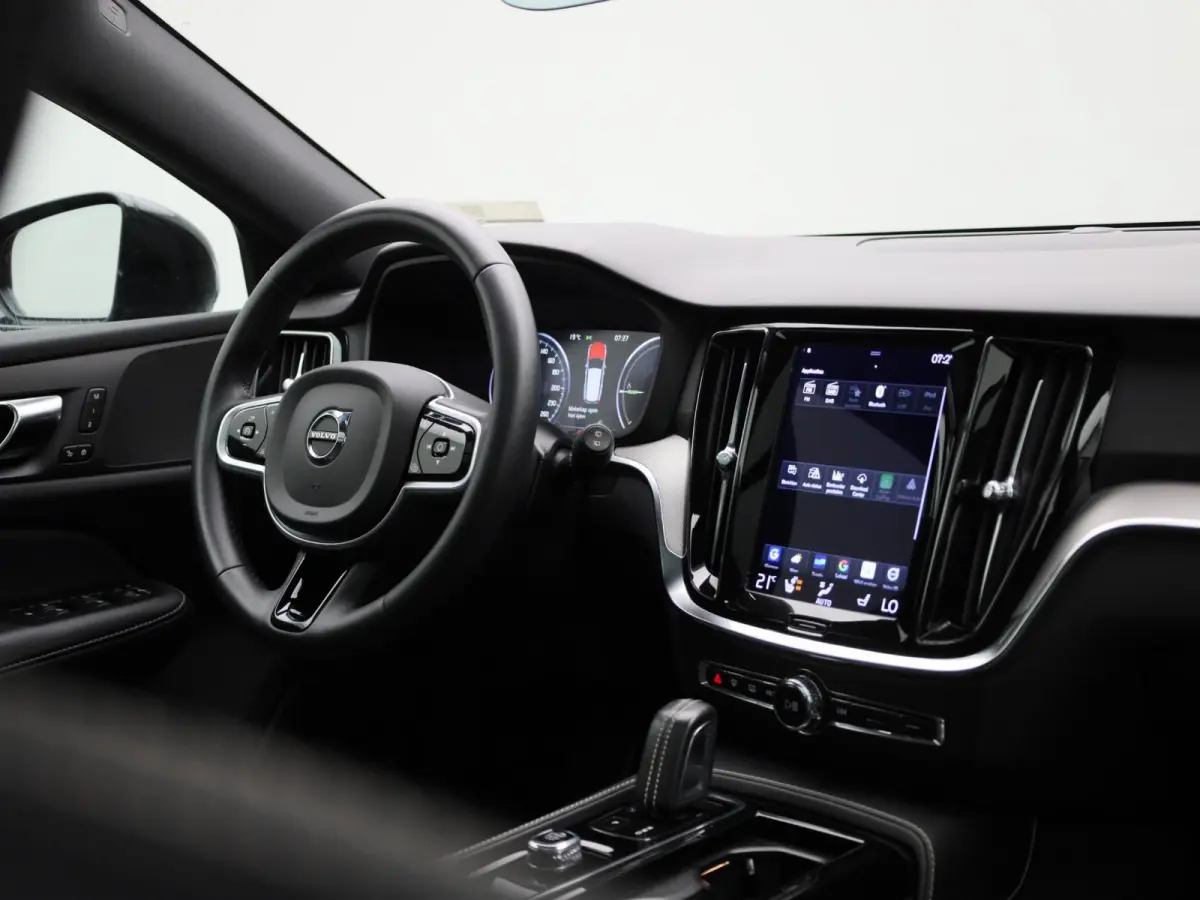 2.0 T8 Recharge AWD R-Design VERWACHT !! | PANORAMADAK | MEMORY | NAVIGATIE | CAMERA | TREKHAAK | STOELVERWARMING | LEDER | SPORSTOELEN | ELEKTRISCHE STOEL | 12 MAANDEN BOVAG GARANTIE |