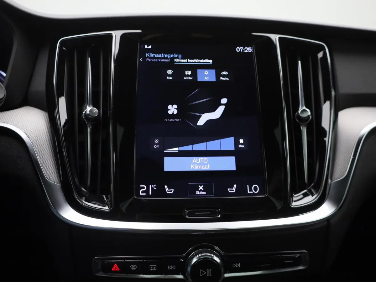 2.0 T8 Recharge AWD R-Design VERWACHT !! | PANORAMADAK | MEMORY | NAVIGATIE | CAMERA | TREKHAAK | STOELVERWARMING | LEDER | SPORSTOELEN | ELEKTRISCHE STOEL | 12 MAANDEN BOVAG GARANTIE |