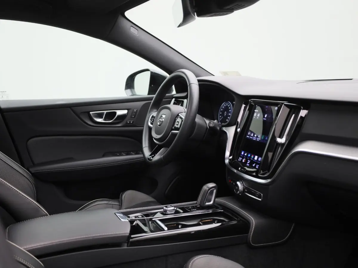2.0 T8 Recharge AWD R-Design VERWACHT !! | PANORAMADAK | MEMORY | NAVIGATIE | CAMERA | TREKHAAK | STOELVERWARMING | LEDER | SPORSTOELEN | ELEKTRISCHE STOEL | 12 MAANDEN BOVAG GARANTIE |