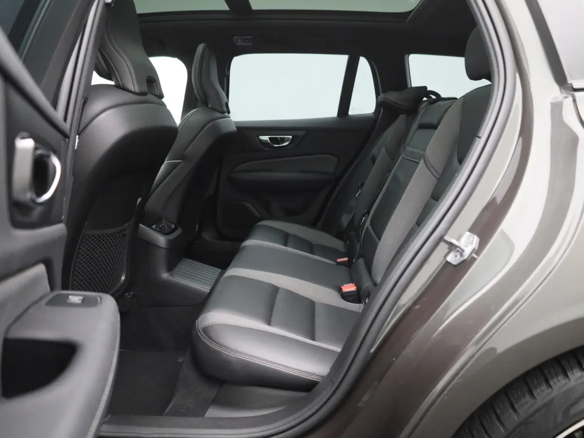 2.0 T8 Recharge AWD R-Design VERWACHT !! | PANORAMADAK | MEMORY | NAVIGATIE | CAMERA | TREKHAAK | STOELVERWARMING | LEDER | SPORSTOELEN | ELEKTRISCHE STOEL | 12 MAANDEN BOVAG GARANTIE |