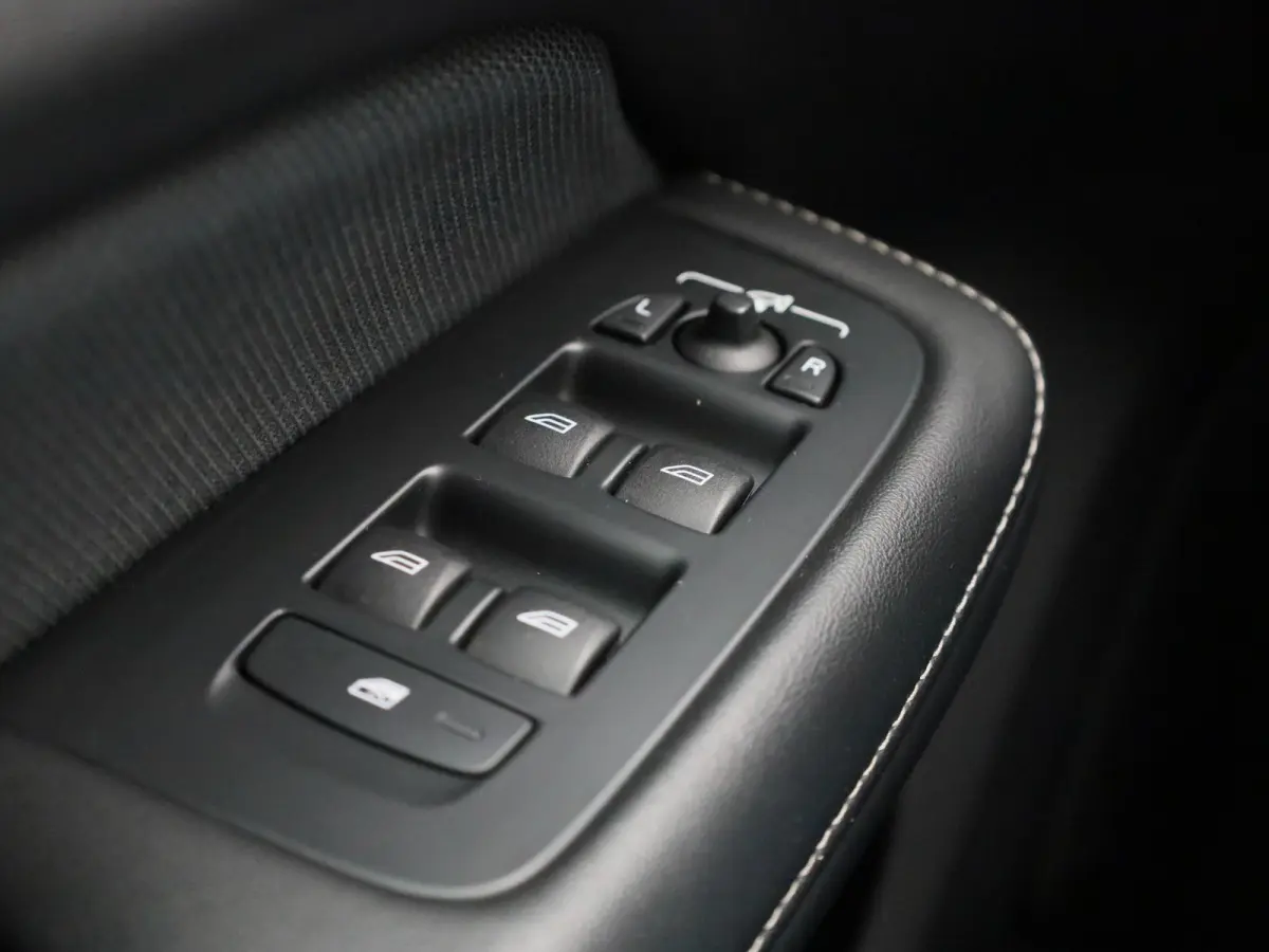 2.0 T8 Recharge AWD R-Design VERWACHT !! | PANORAMADAK | MEMORY | NAVIGATIE | CAMERA | TREKHAAK | STOELVERWARMING | LEDER | SPORSTOELEN | ELEKTRISCHE STOEL | 12 MAANDEN BOVAG GARANTIE |
