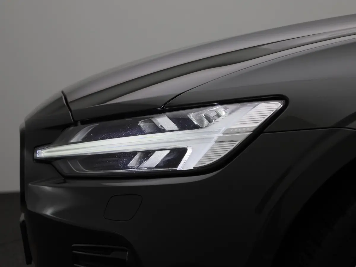 2.0 T8 Recharge AWD R-Design VERWACHT !! | PANORAMADAK | MEMORY | NAVIGATIE | CAMERA | TREKHAAK | STOELVERWARMING | LEDER | SPORSTOELEN | ELEKTRISCHE STOEL | 12 MAANDEN BOVAG GARANTIE |