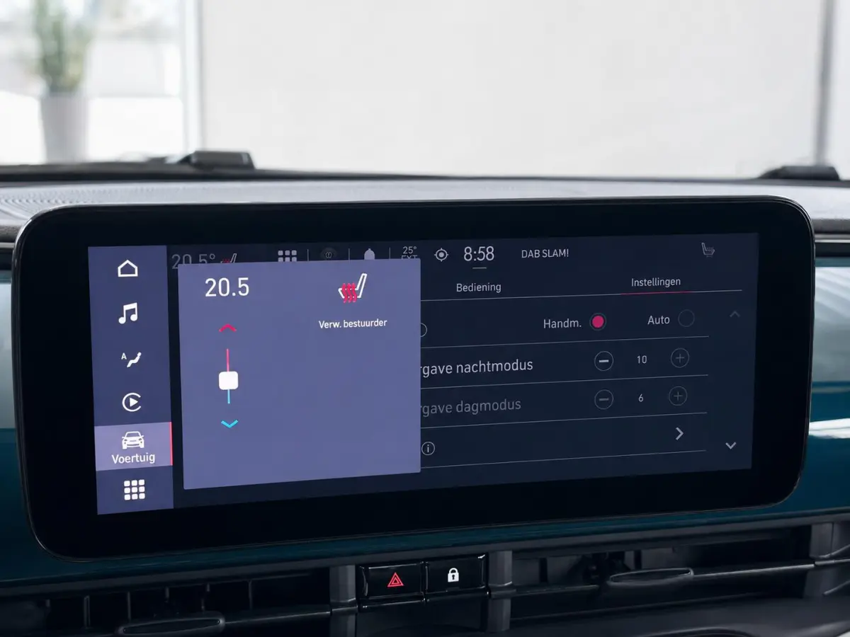 42 kWh DEMO ! Navigatie by Apple Carplay Android Auto camera Parkeersensoren rondom Dodehoekdetectie Cruise Control Stoelverwarming Keyless Entry Climate Control